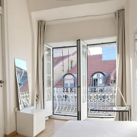 Tiny Individual Room- Bairro Alto بيت ضيافة *