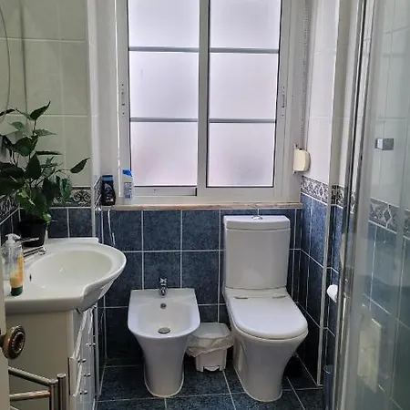 بيت ضيافة Tiny Individual Room- Bairro Alto Lisboa